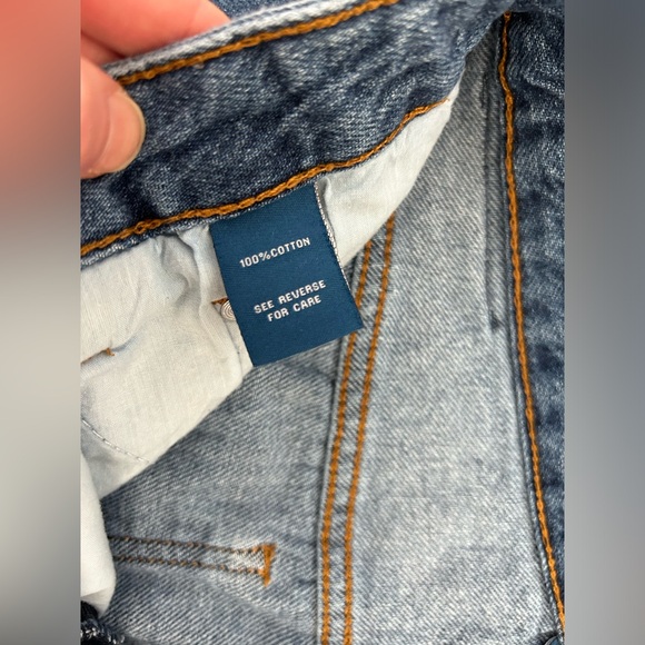 Women’s Size 8 High Rise Relaxed Fit Jeans - Picture 7 of 7
